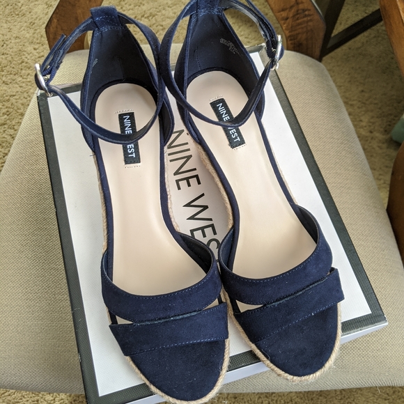 nine west navy wedges